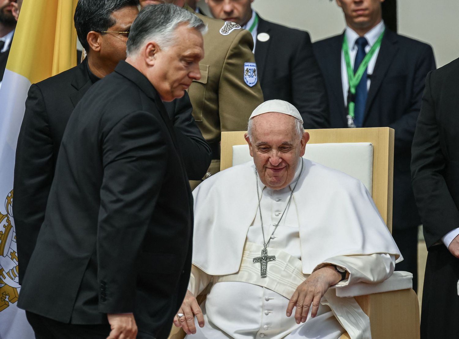 "¡No es suficiente dar el pan que alimenta el estómago, es necesario alimentar el corazón de las personas!”, dijo Francisco.