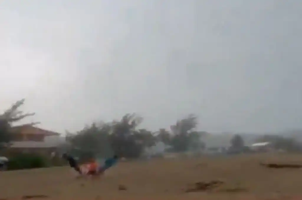 Un rayó cayó sobre tres menores