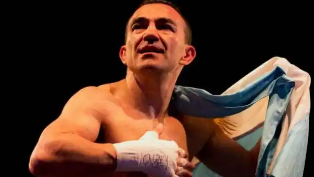 Narváez venció a Orucuta y mantuvo su corona de Supermosca