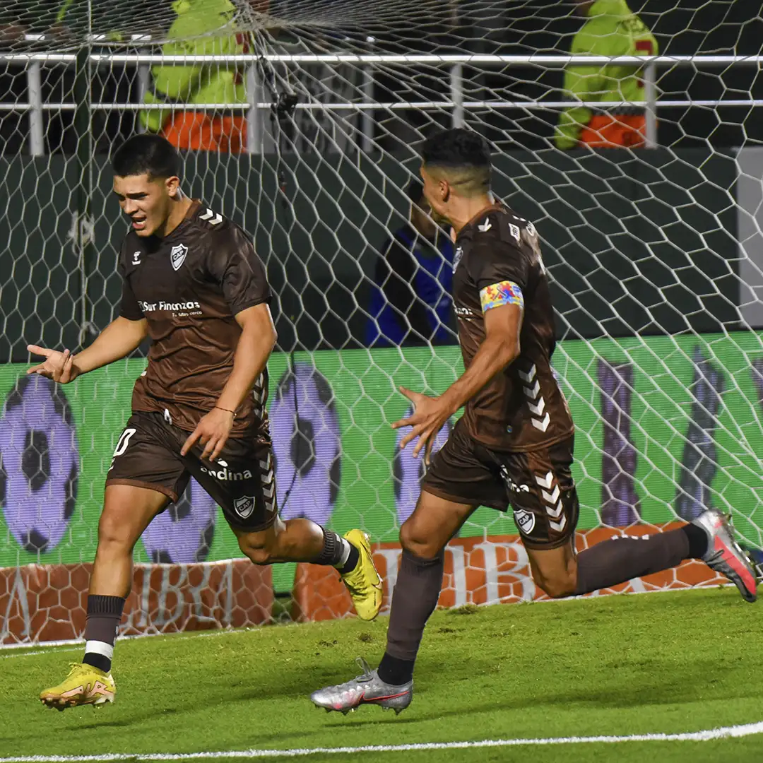 Platense golpeó a un Banfield sin respuestas