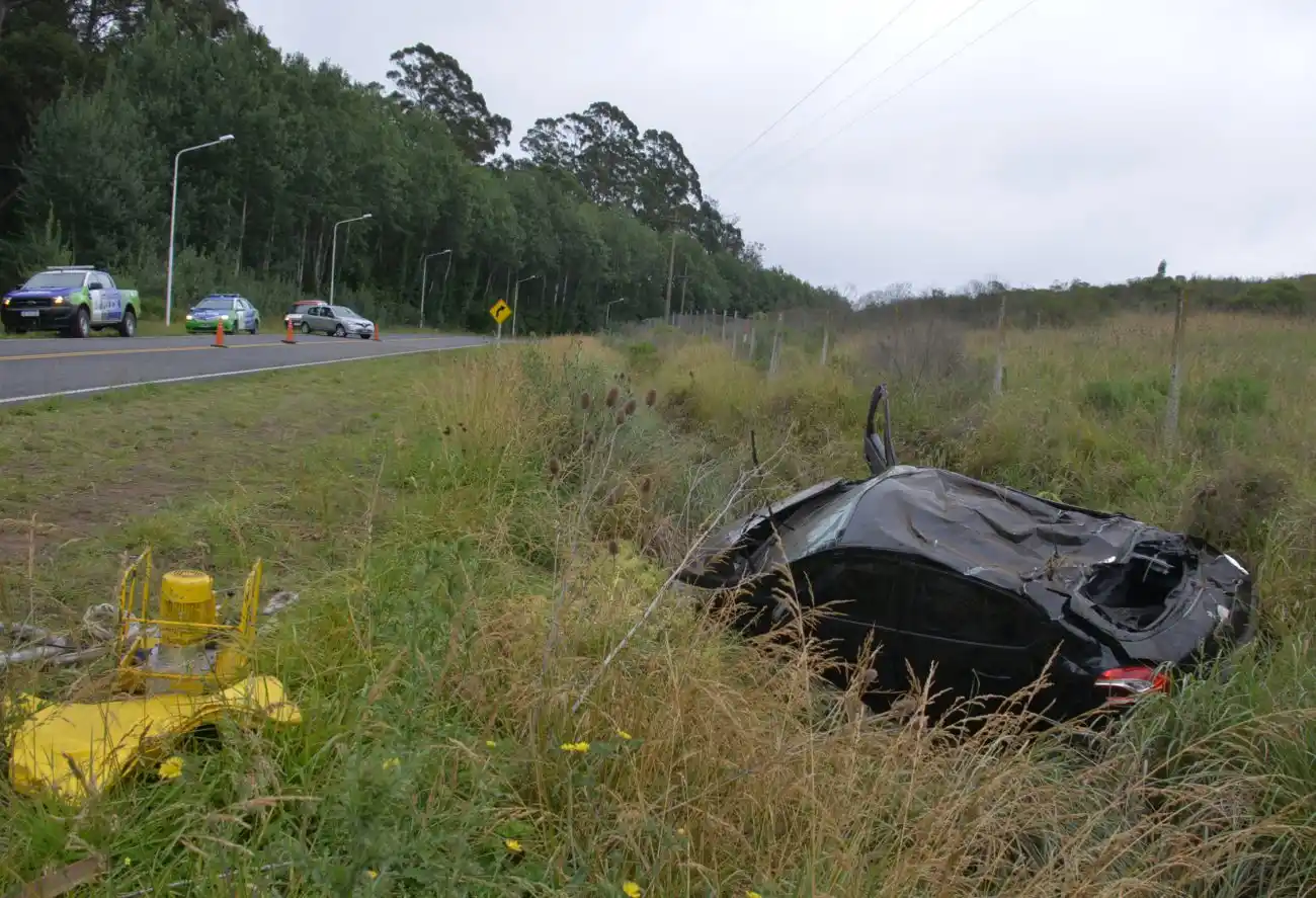 Sigue en terapia el conductor del auto que volcó en Don Bosco 