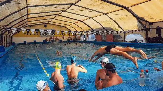 Los clubes de Rosario usarán energía solar para climatizar sus piletas