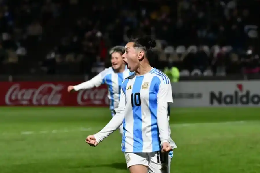 Argentina cerró la fecha FIFA con un nuevo triunfo ante Costa Rica