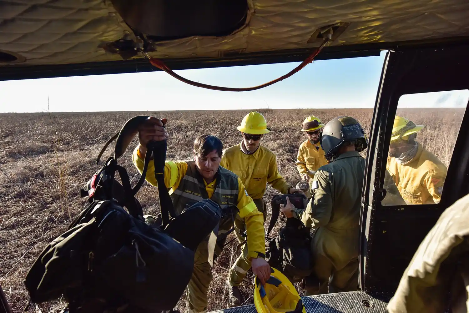 Convocan voluntarios a combatir el fuego sin control en el Delta