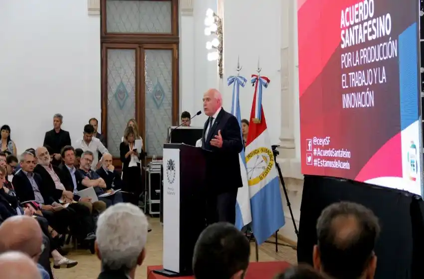 Lifschitz: «La salida de la crisis es por el frente, no por el fondo»