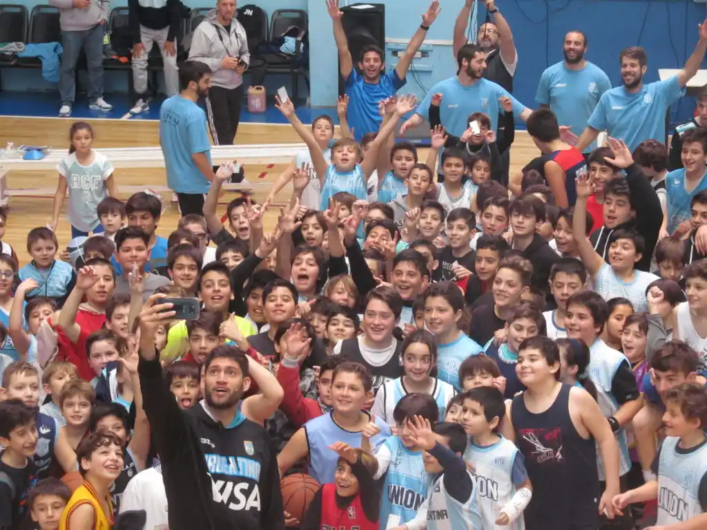 Garino brindó una clínica en Unión