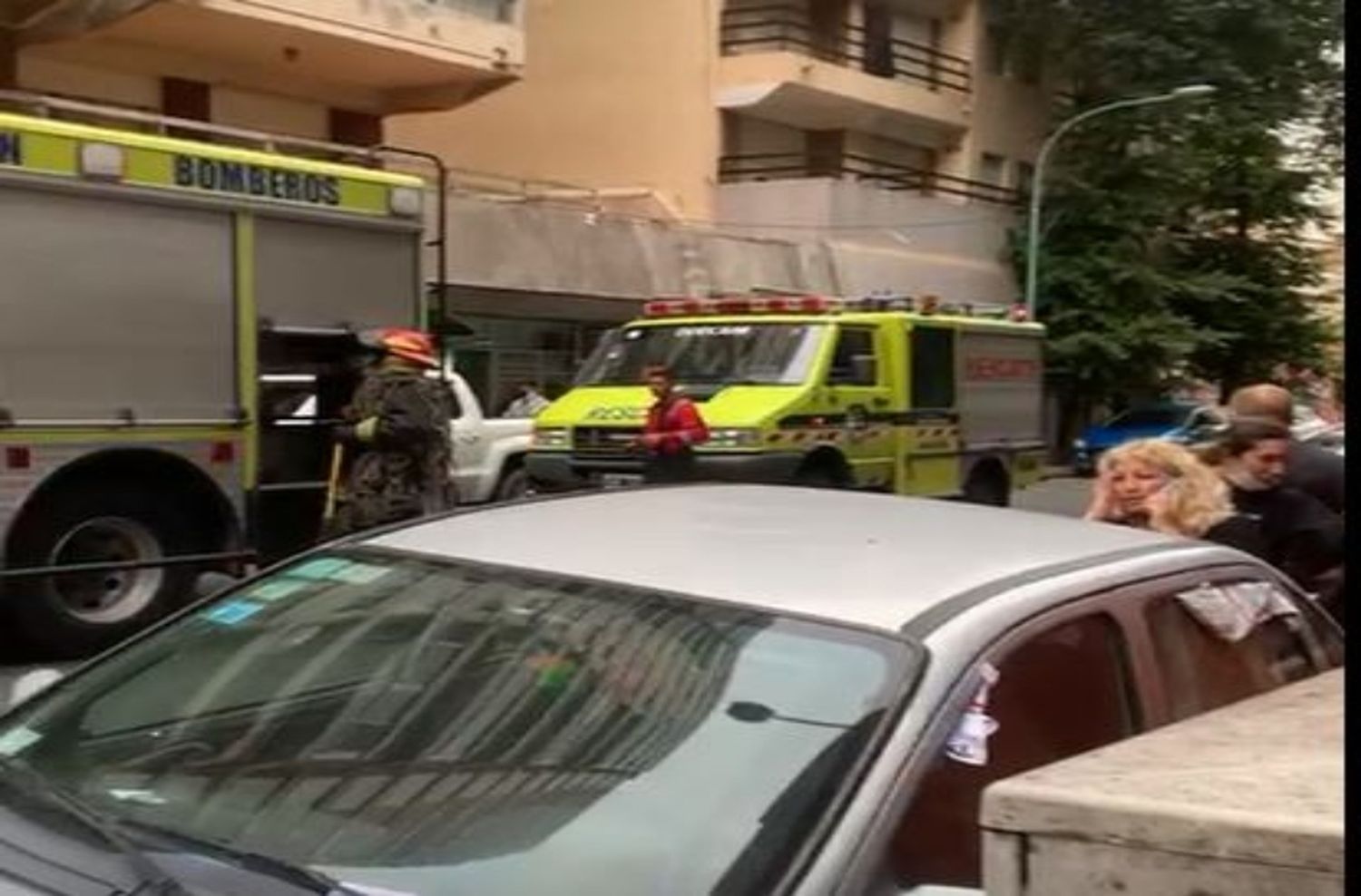 Video: incendio en un edificio ubicado en Lamadrid y Brown