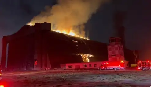 Trabajan el lugar los equipos de bomberos.