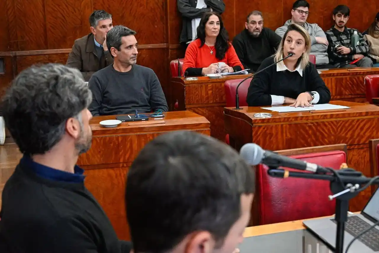 La oposición asegura que la ordenanza no resolverá el conflicto existente por la regulación de las apps.