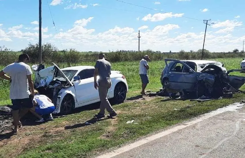 Dos personas fueron internadas tras un grave siniestro vial en ruta 21