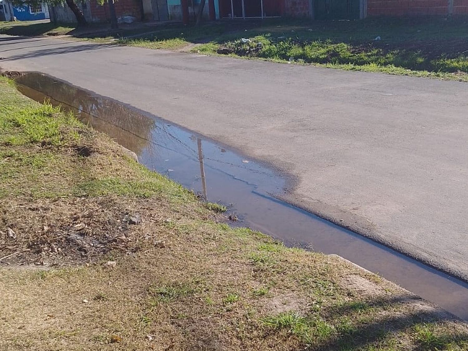 Quejas de vecinos por cloacas tapadas en Bozzano y Cruz Roja