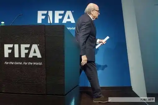 Otro escándalo en la FIFA: Renunció Blatter y se elegirá a un sucesor