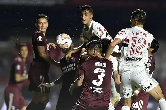 River jugó un gran partido en Brasil e igualó 2-2 ante San Pablo 
