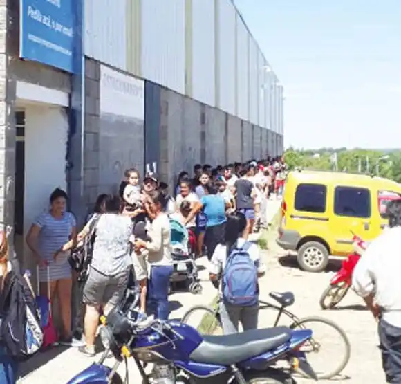 Reacción social en  compras de alimentos y artículos de limpieza