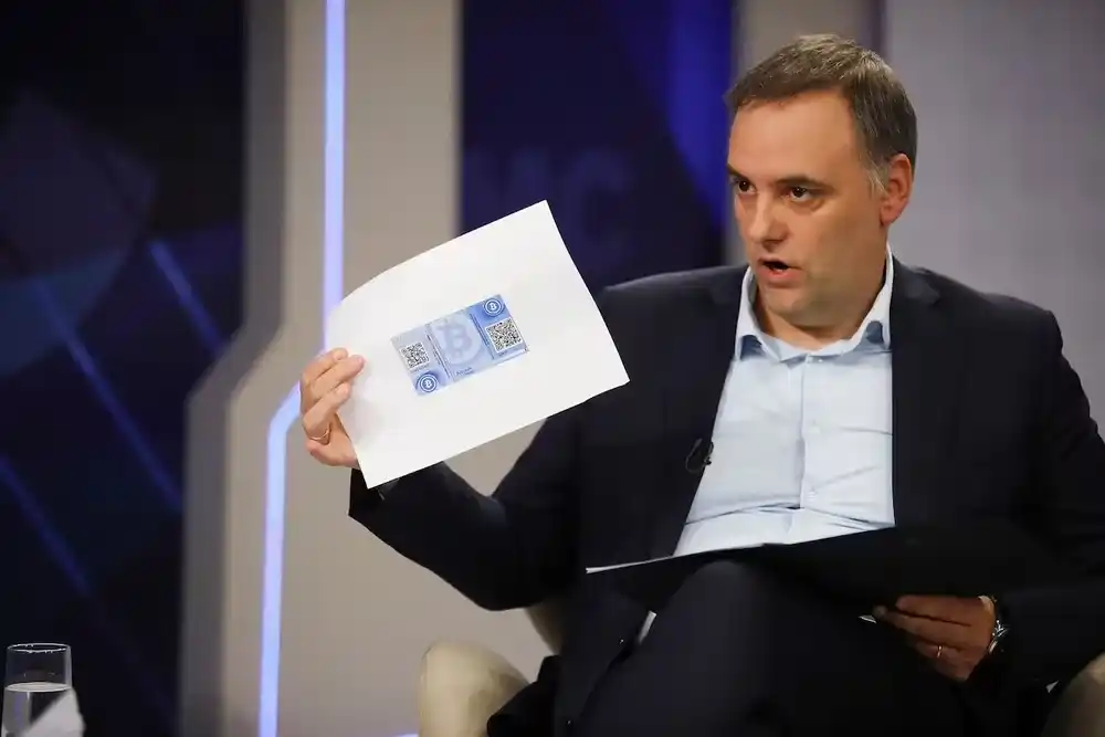 Adorni presentó su Declaración Jurada: "La manera de escaparte de la vieja política era ahorrar en negro"