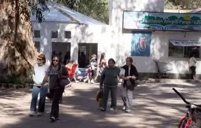 Apoyar a los Amigos de Las Cascadas