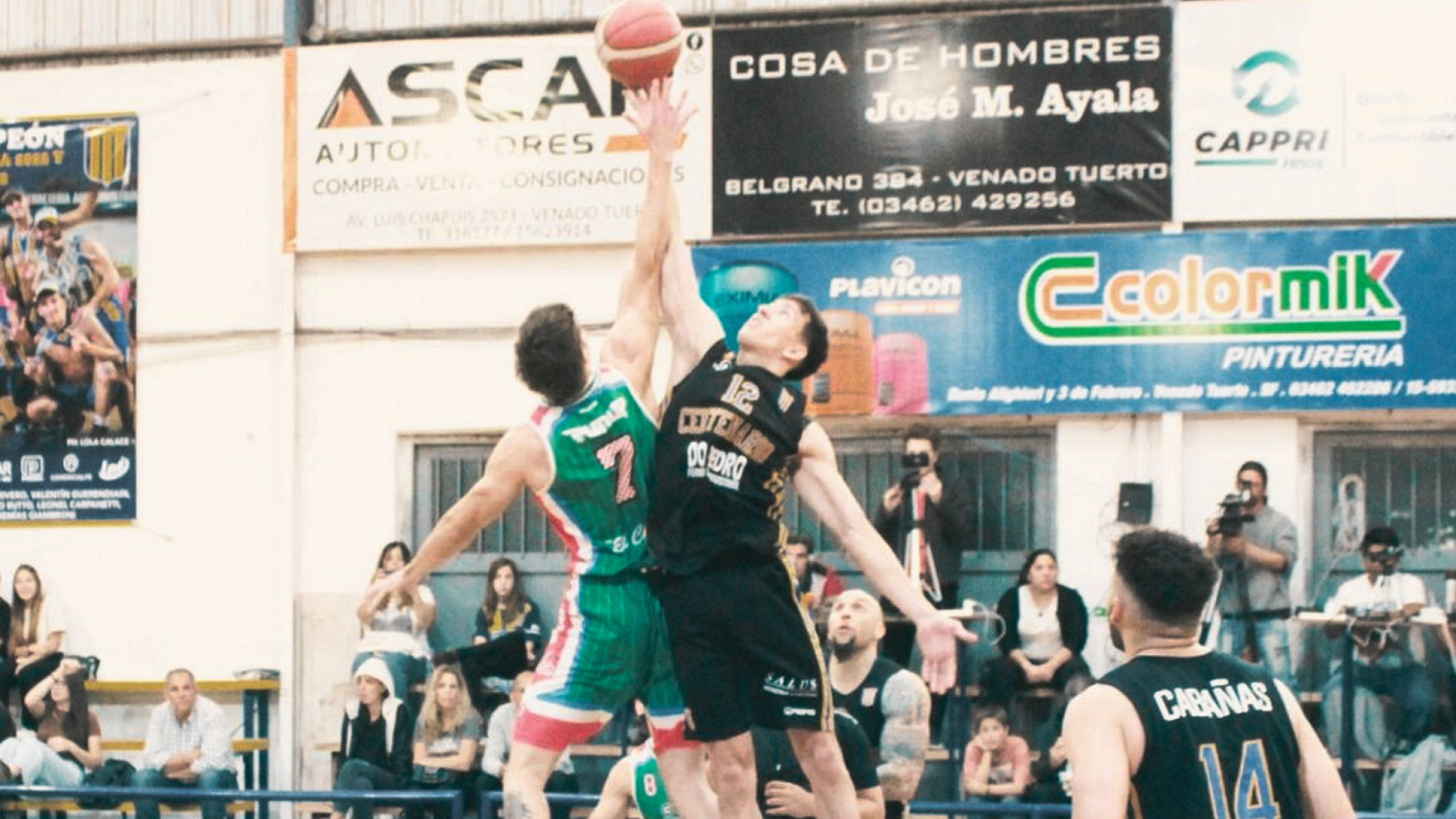 Salto inicial para Centenario y Ciudad. "La Fiebre" se impuso con comodidad y va por la clasificación en el "Giocondo Semprini". Foto: Javier Calvi