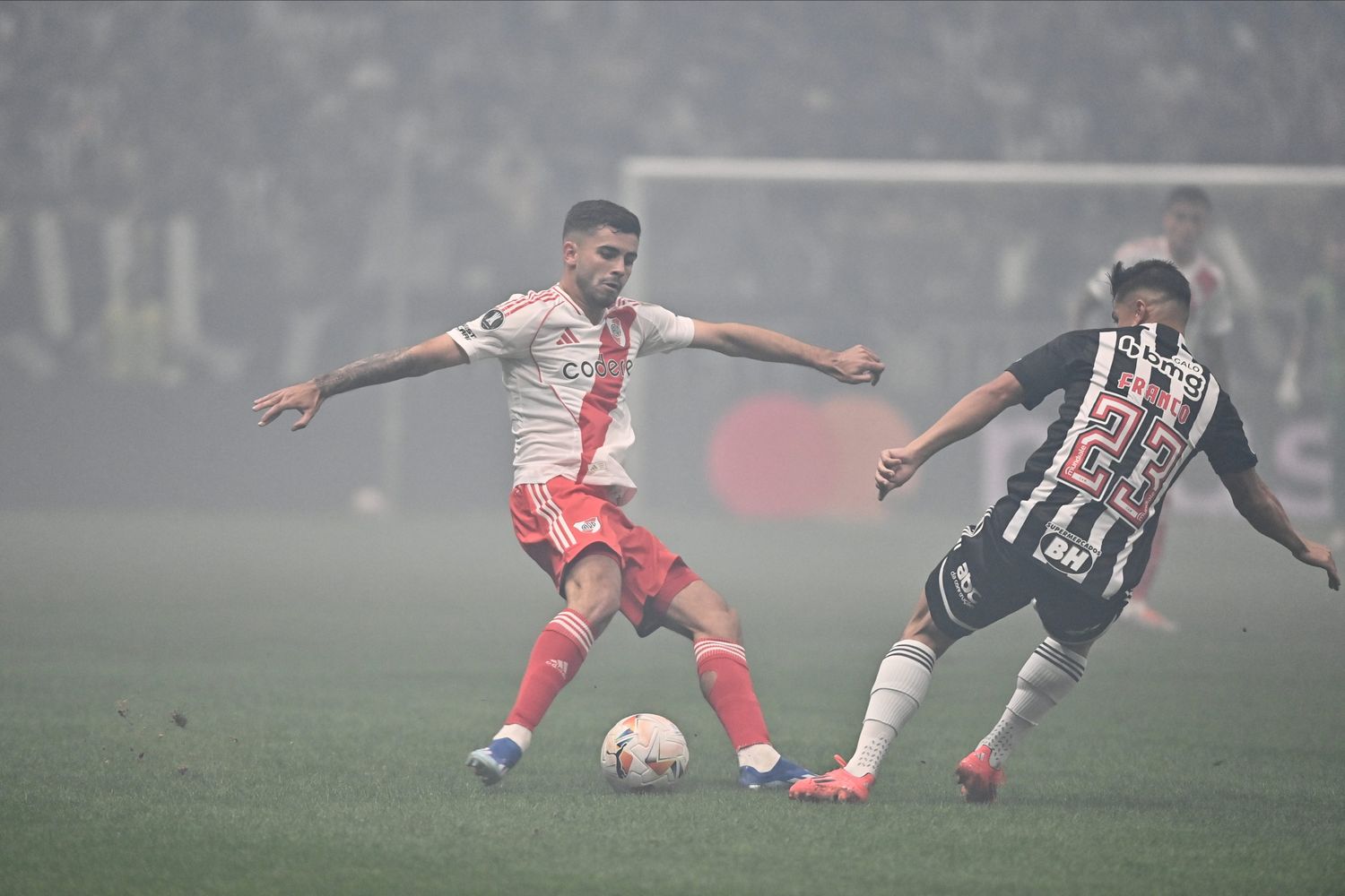 Simón y Franco, en el partido de ida.