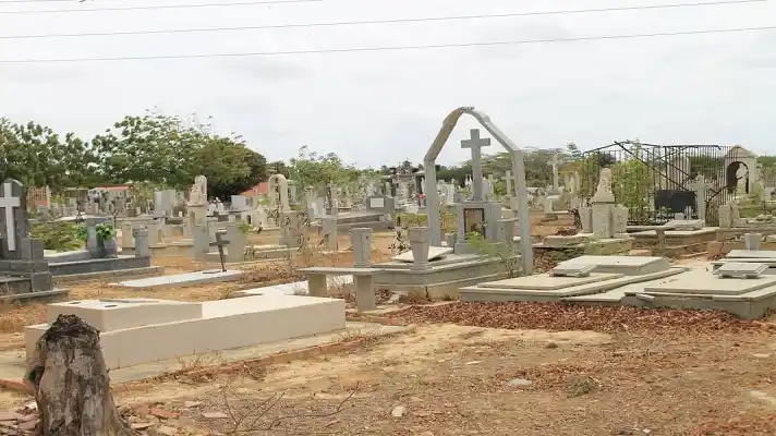 En Falcón enterraron a un anciano en un escaparate: rociaron su cuerpo con cal por no tener recursos