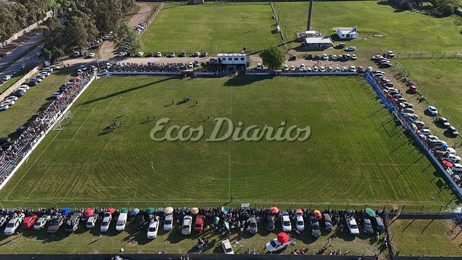 Escenario del clásico del domingo, con un amplio marco de público en ambos lados, que se vio opacado por la violencia