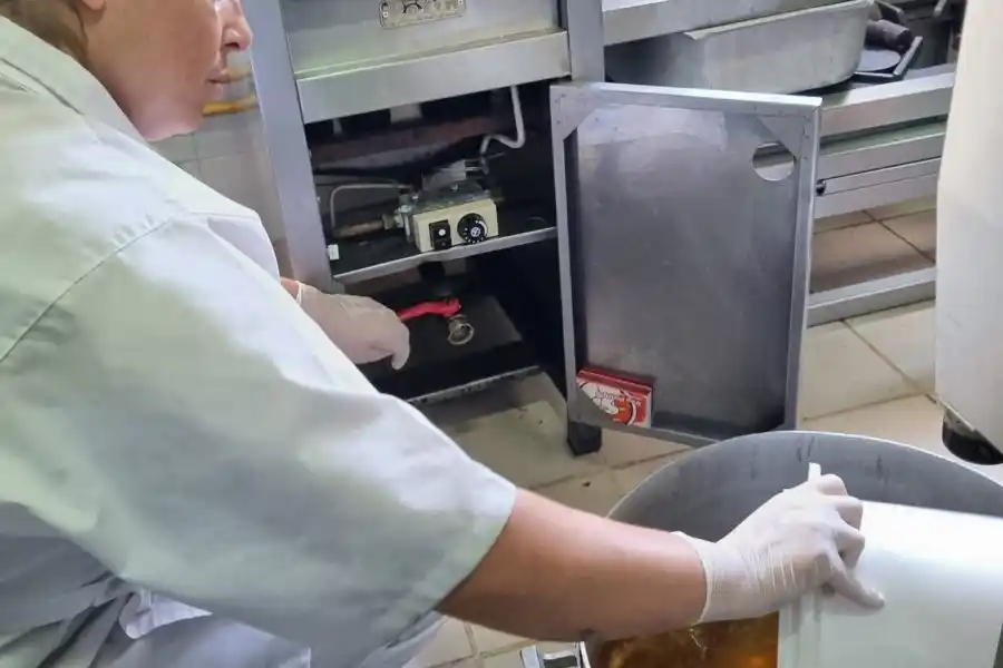 Servicio de recolección para locales gastronómicos que generen aceite vegetal usado