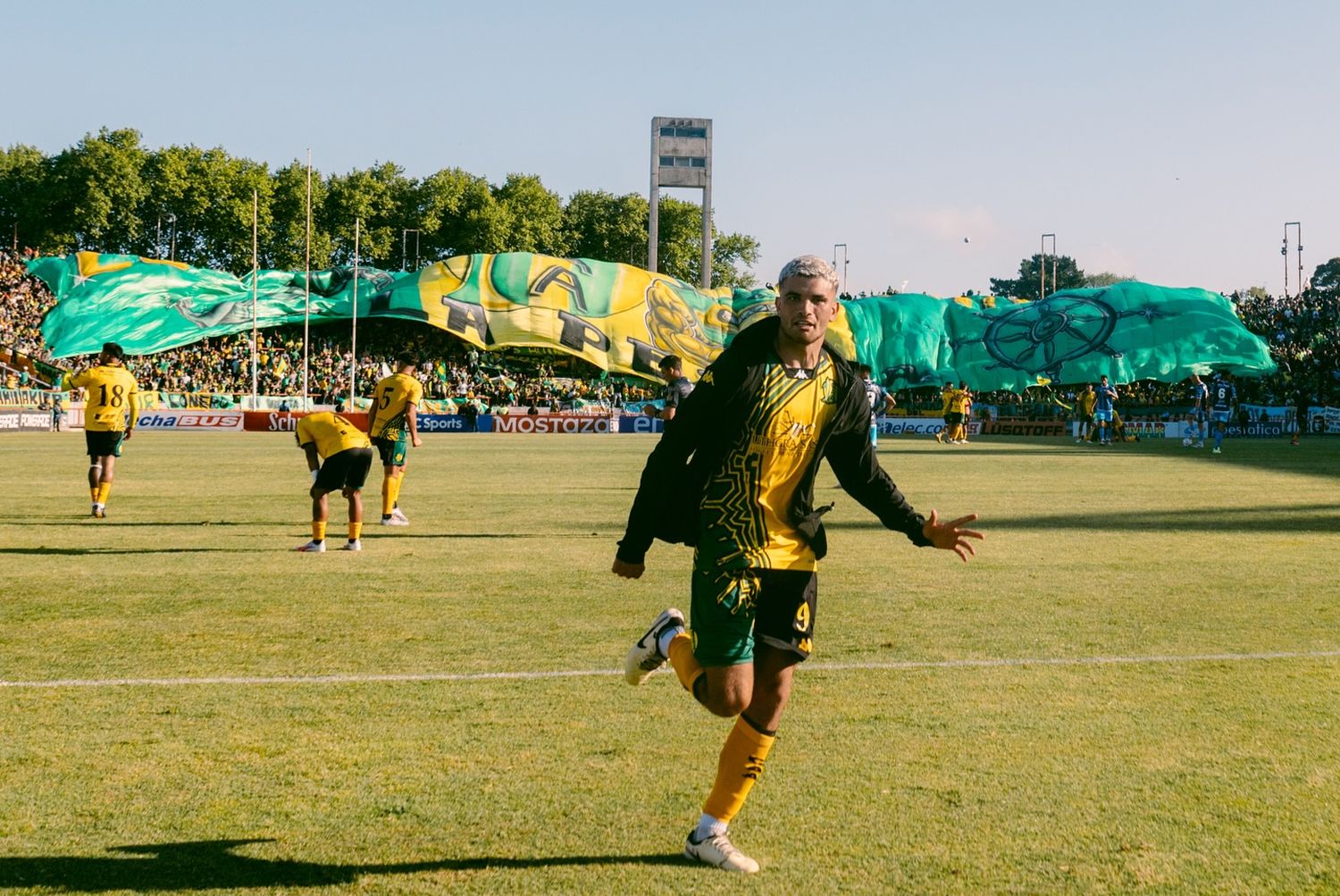 Elías Torres tuvo una gran tarde y lo pudo celebrar (Foto: Prensa Aldosivi)