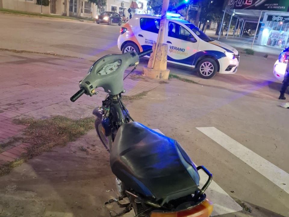 Secuestraron una moto en barrio Sarmiento: los dueños del rodado llevaban un arma de juguete