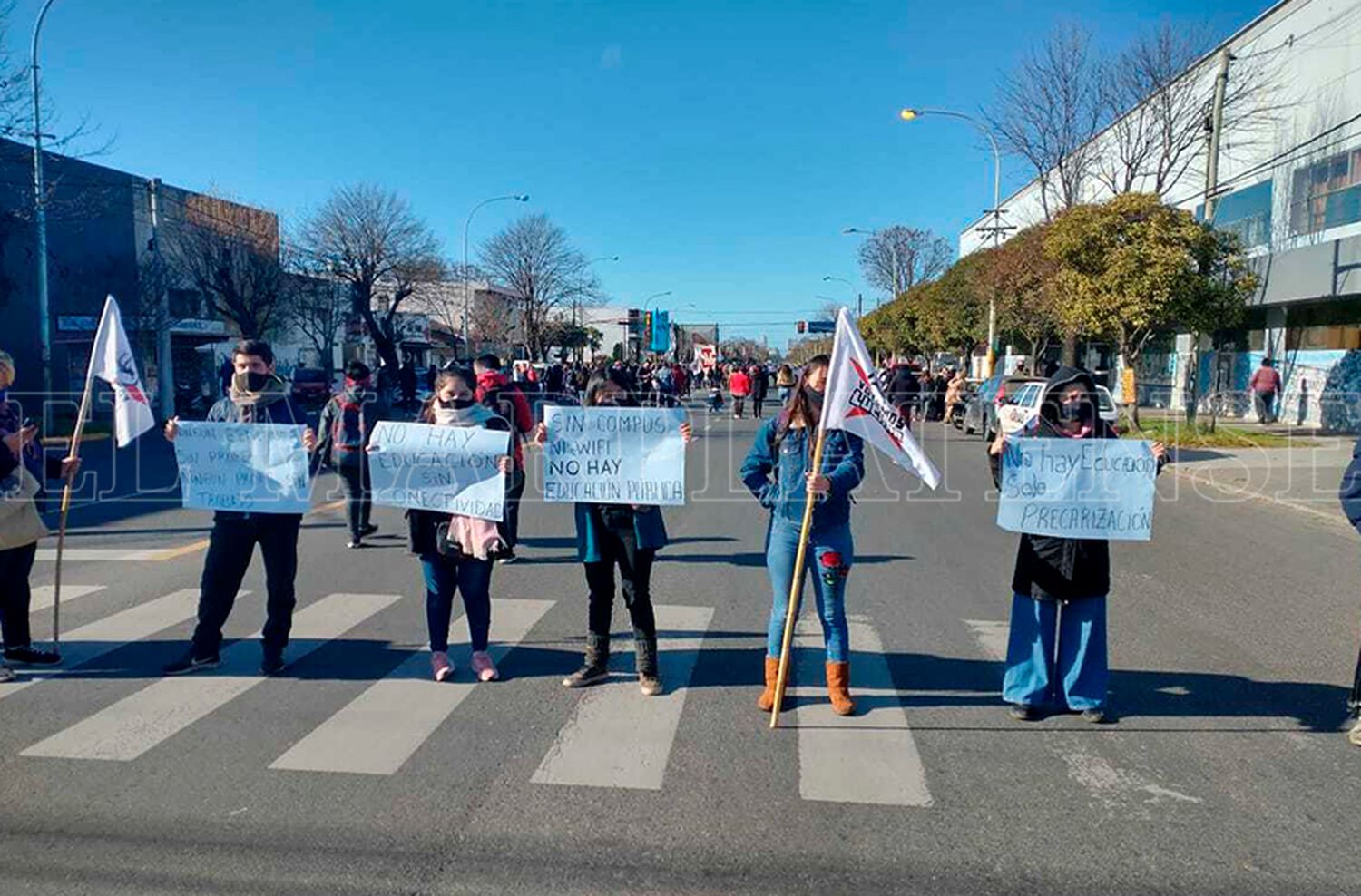 Reclamo en el Consejo Escolar por la suspensión de docentes auxiliares