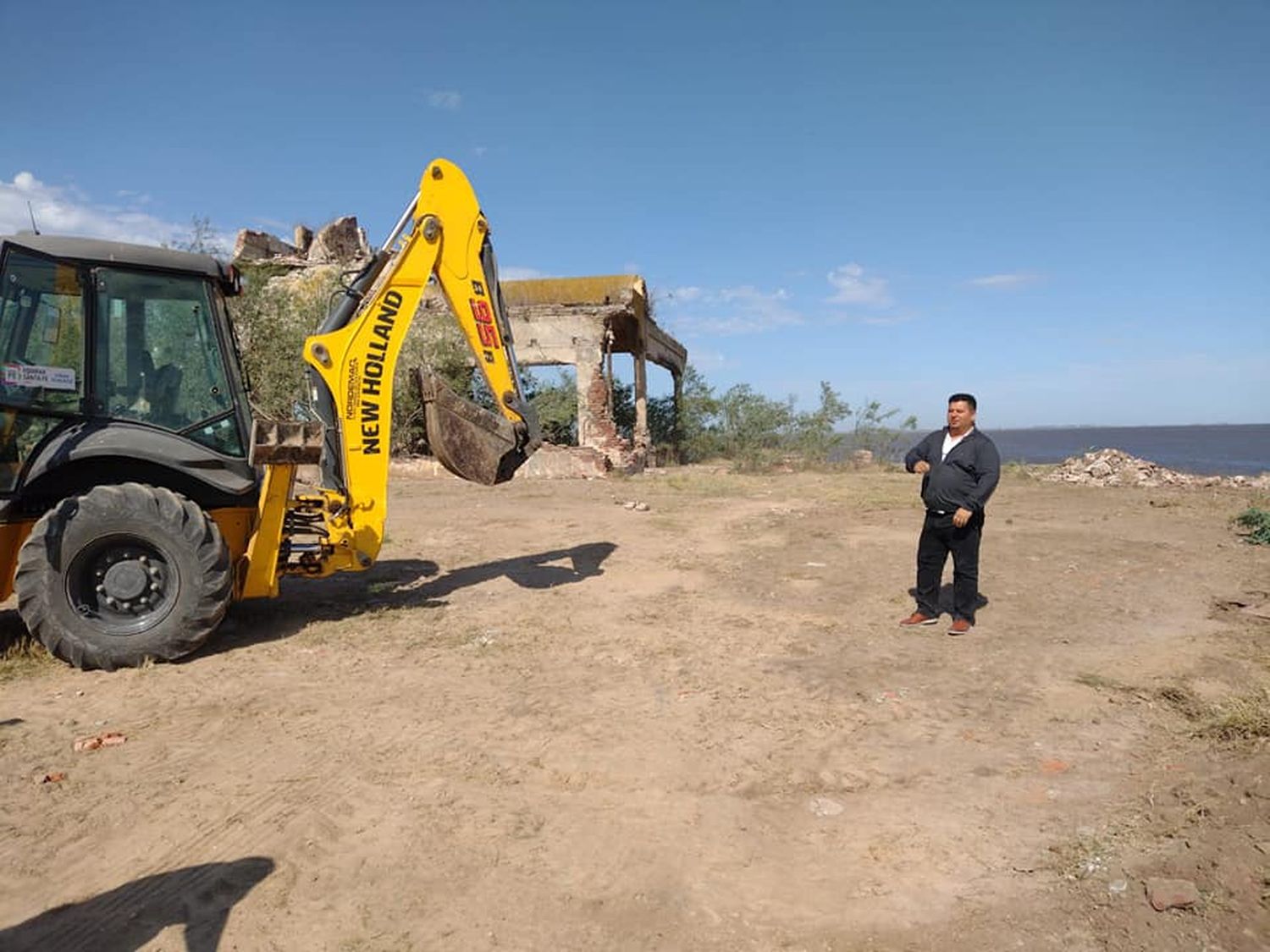 Melincué: continúa el arreglo del camino hacia el viejo hotel