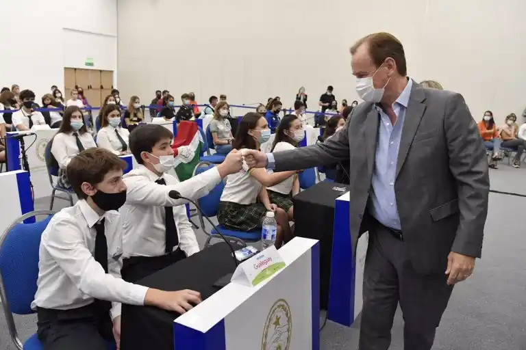 Bordet destacó los valores que incorporan los jóvenes a través del Senado Juvenil Entrerriano