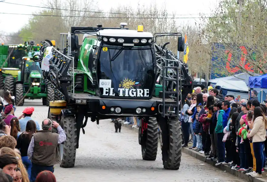 Desfile, fogones populares y espectáculos en un nuevo aniversario de María Ignacia