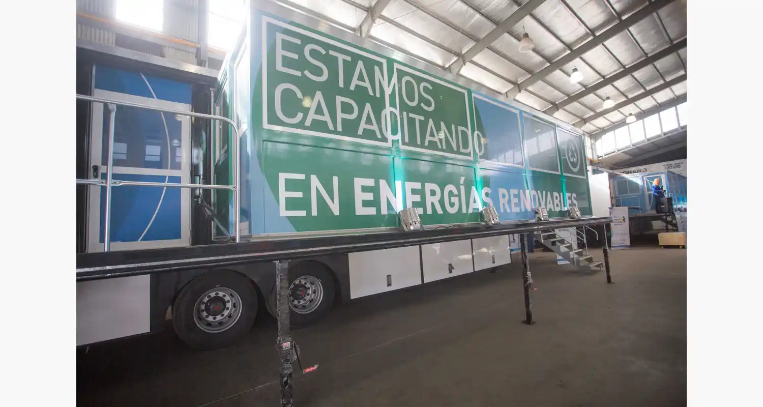 El Gobierno presentó en Mar del Plata las Aulas Talleres Móviles