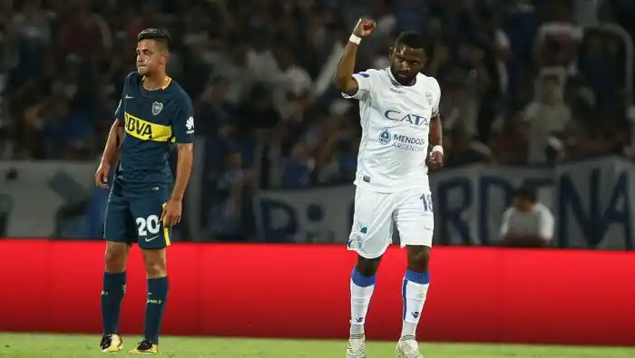 Boca fue frágil atrás y arrancó el año con derrota