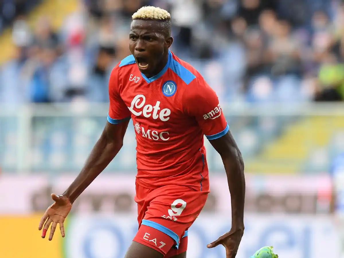 Napoli goleó y recuperó la punta de la Serie A 