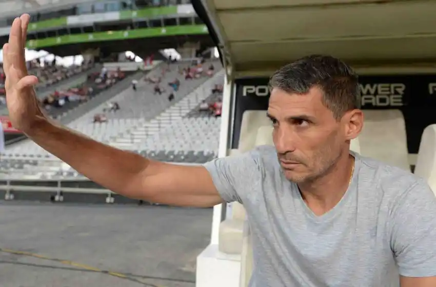 Juan Pablo Vojvoda dejó de ser el DT de Talleres