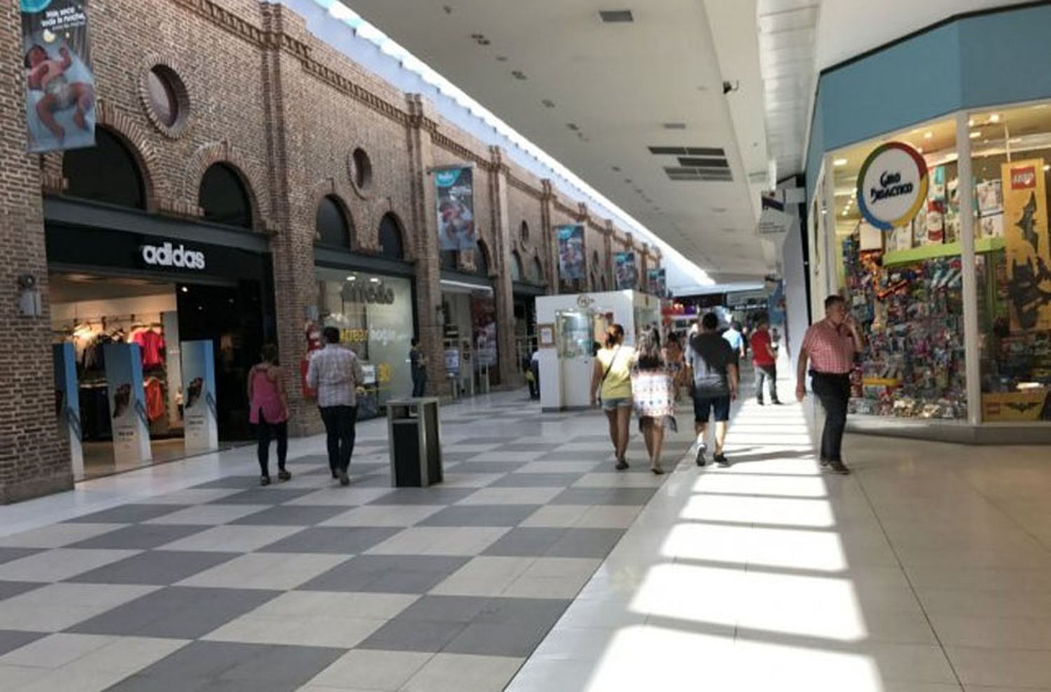 Los shoppings rosarinos esperan la aprobación de Provincia y municipio para la reapertura