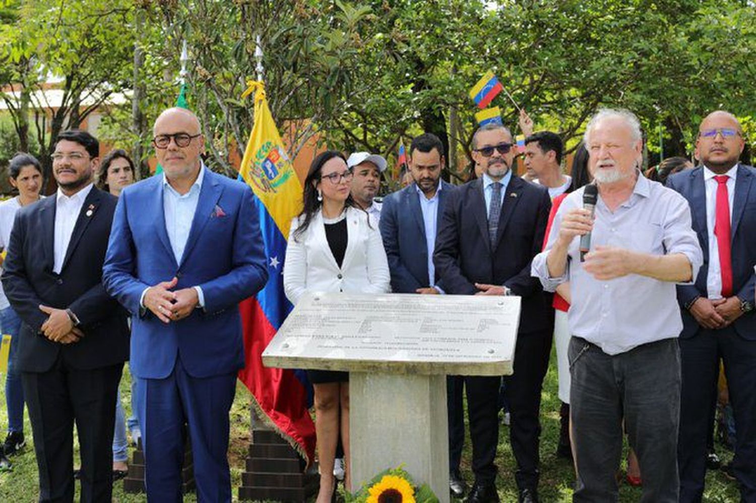 ¡ACTO SIMBÓLICO! Entregan a administración de Maduro embajada de Venezuela en Brasil