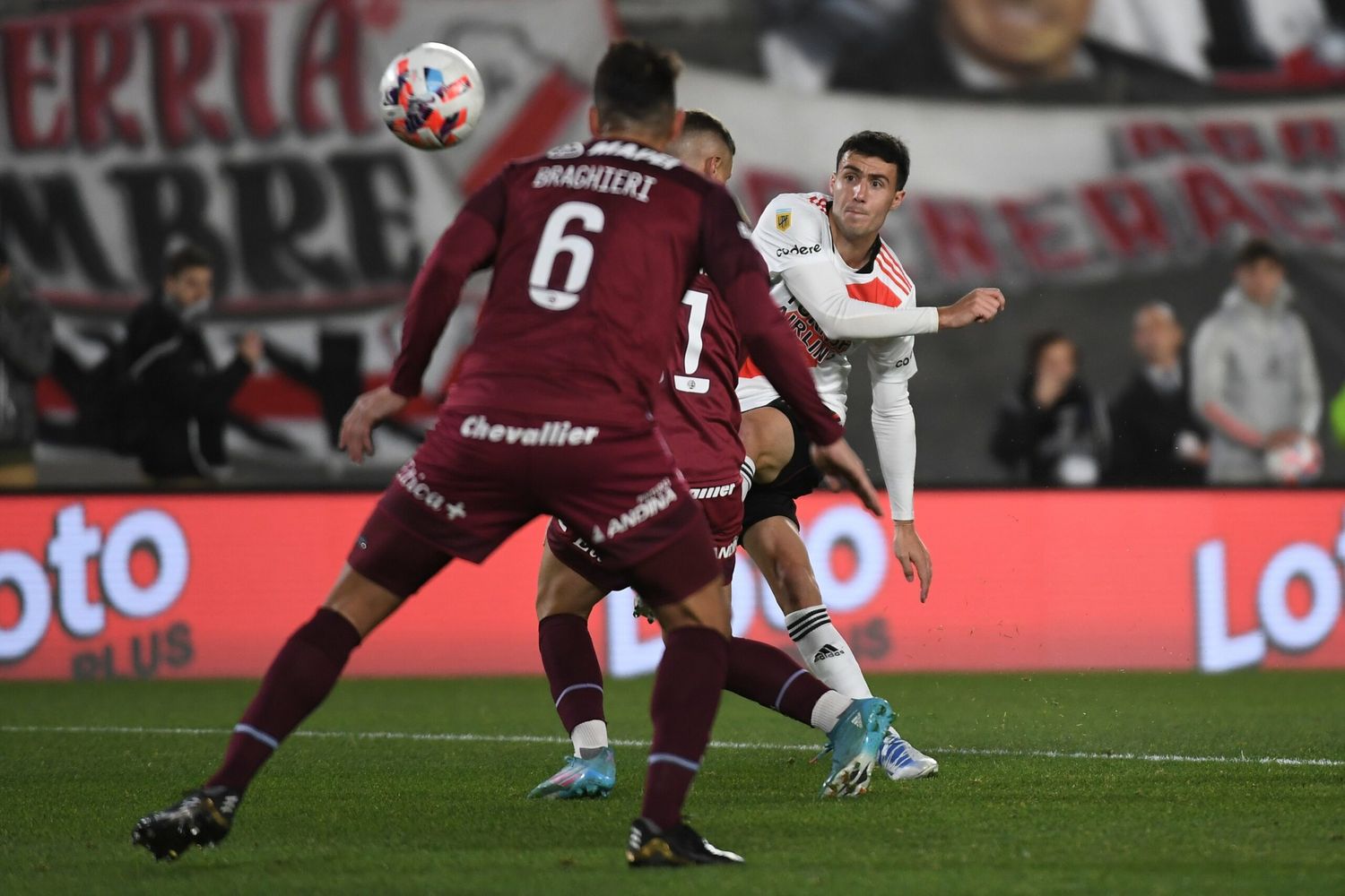 River logró imponerse ante Lanús