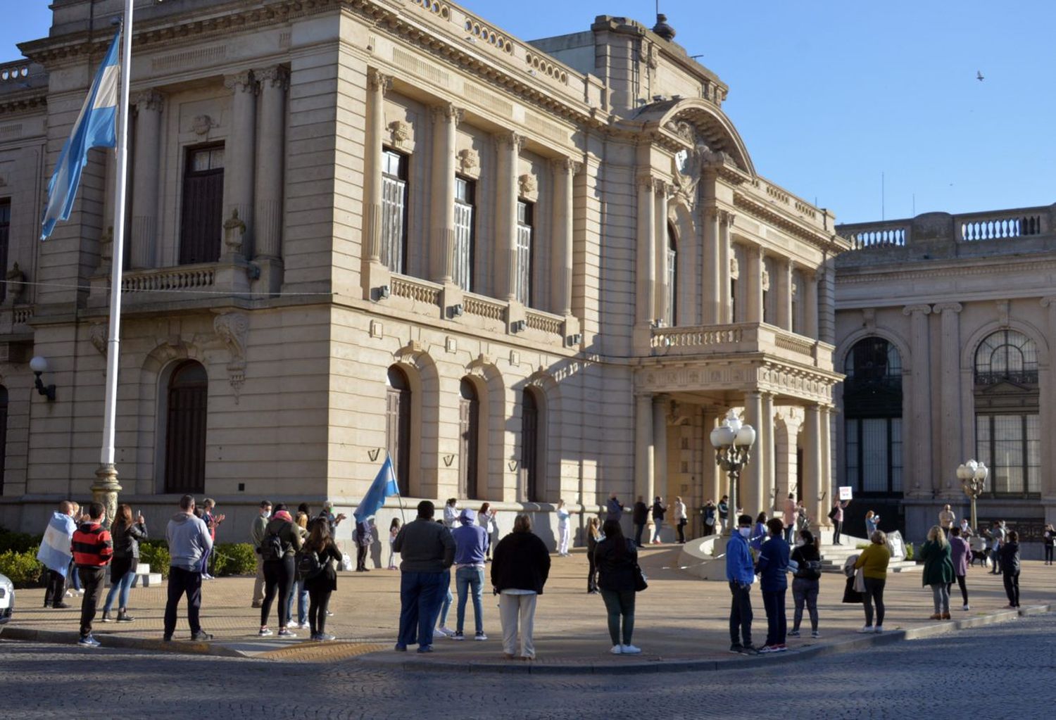 Enfermeros se manifestaron para reclamar las condiciones salariales y laborales