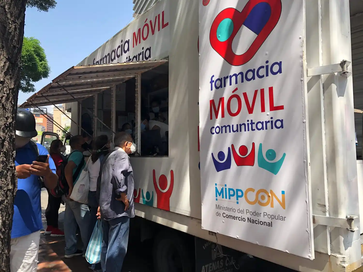 A BAJOS COSTOS Farmacias móviles ofrecen tratamiento recomendado para la Covid-19