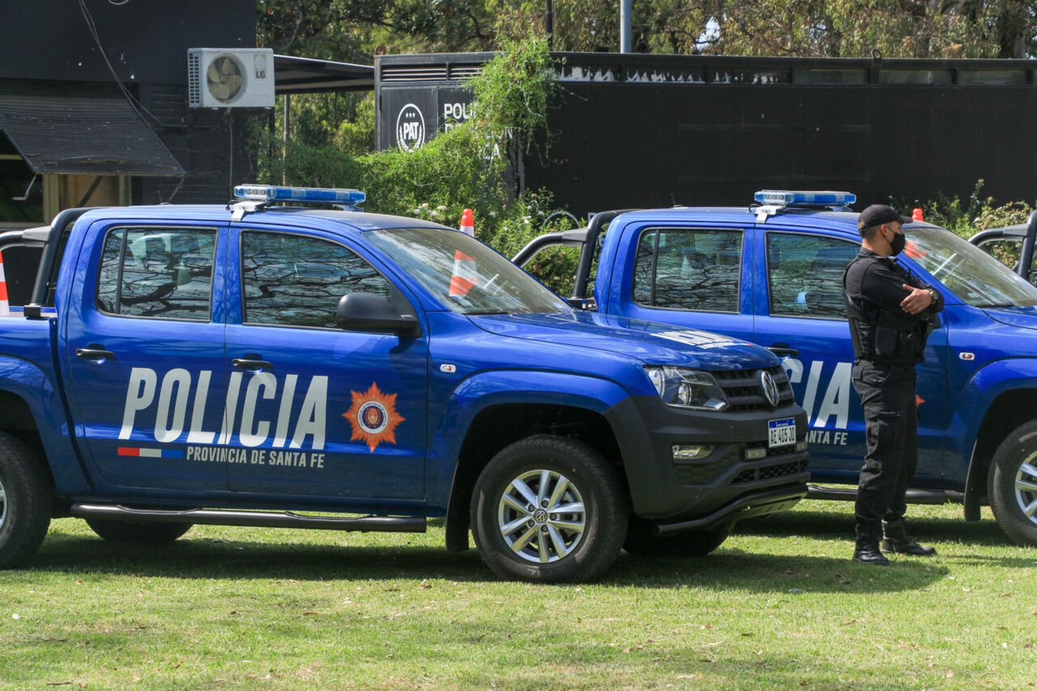 Hacían maniobras peligrosas en un auto y terminaron en la comisaría 