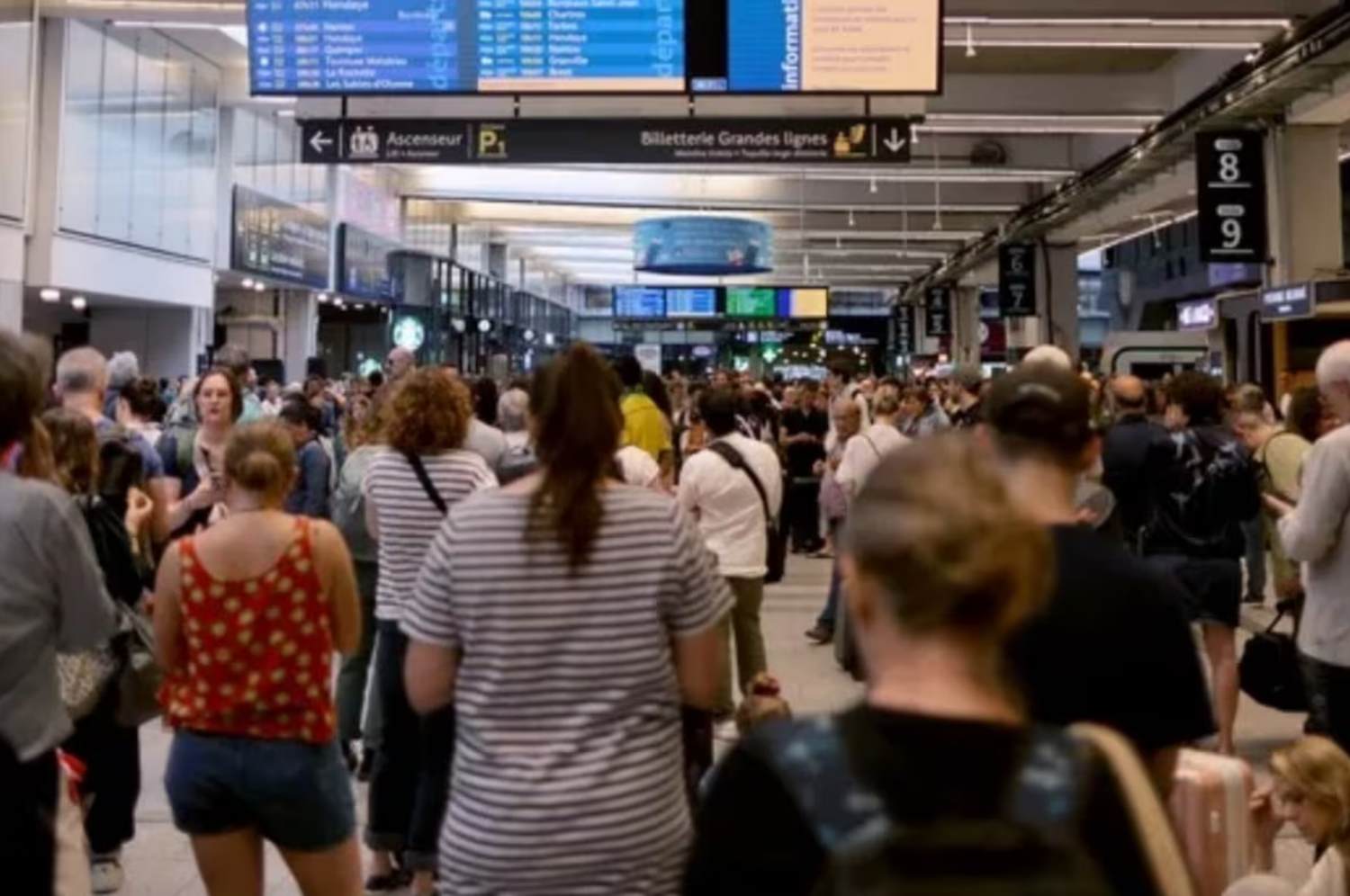 Unas horas antes de la ceremonia de inauguración de los Juegos Olímpicos, se constataron tres incendios cerca de las vías de las líneas de alta velocidad. El tráfico ferroviario está gravemente afectado en París. (Foto: Le Figaro / Video: X/@AlertaMundoNews).