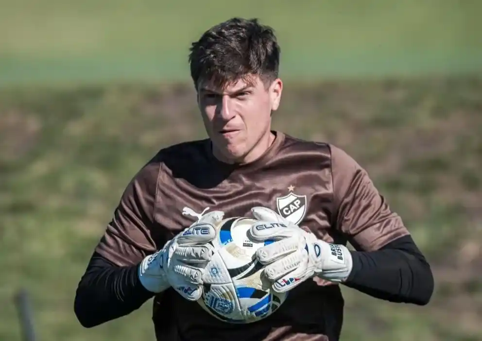 Brian Bustos, el arquero larroquense regresó al pais para defender el arco de Platense