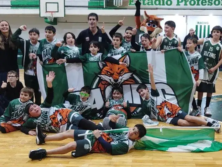 Racing se consagró campeón invicto de la Liga Entrerriana de básquet en la categoría Mini