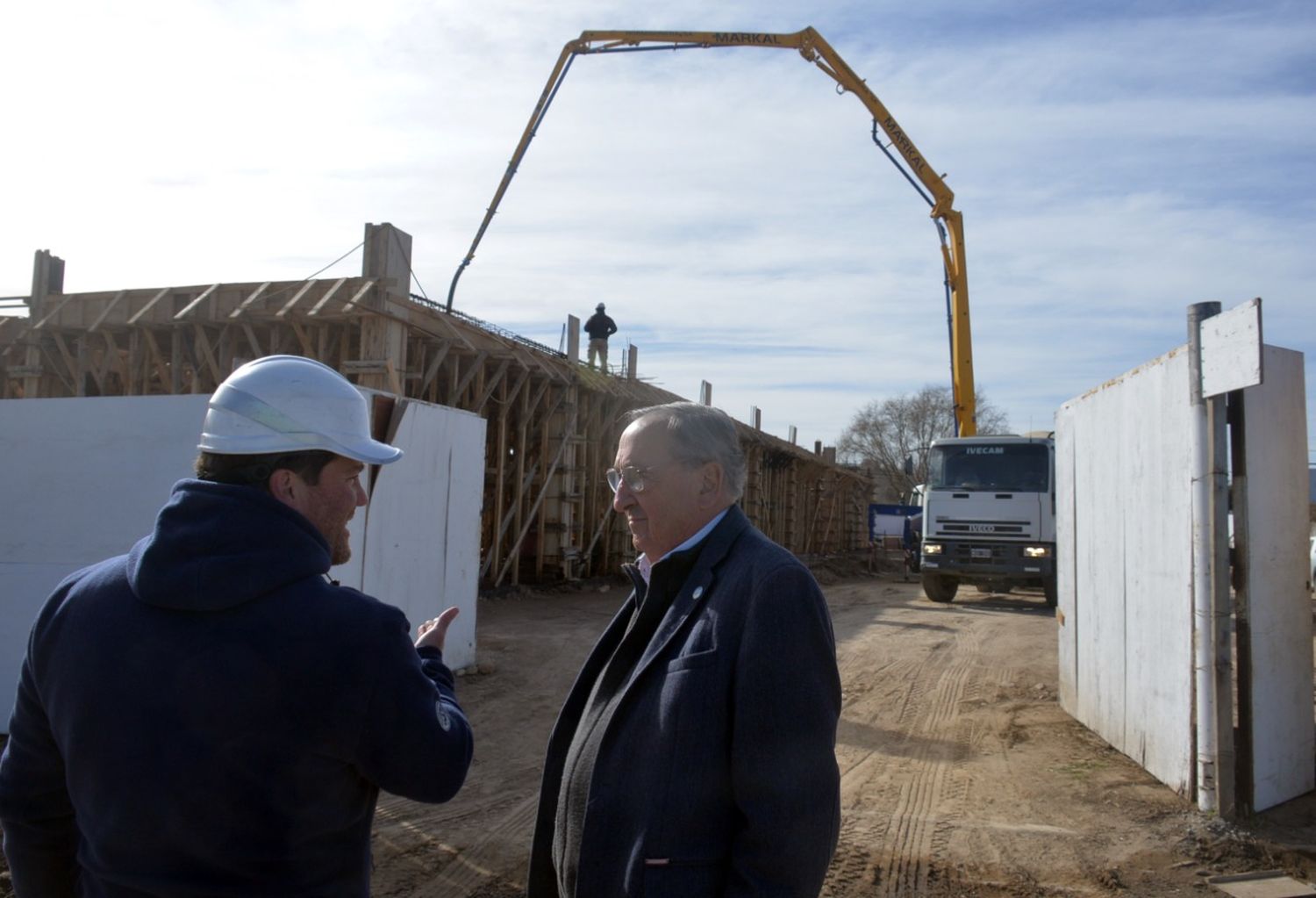 Lunghi supervisó los avances de las obras de construcción en el edificio del Conservatorio y el IPAT