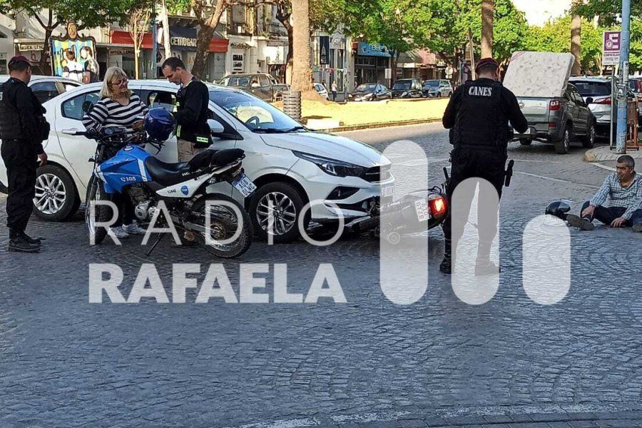 Accidente en pleno centro: choque entre dos vehículos en el bulevar Santa Fe