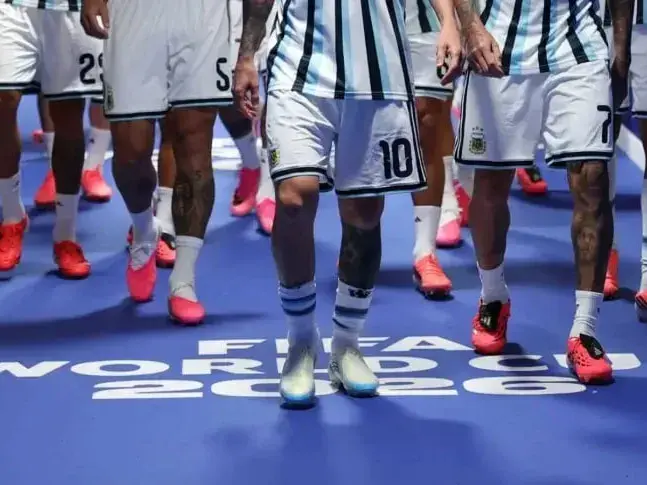 El rosa y fucsia predomina entre los colores de botines de los jugadores de la Selección Argenitna.