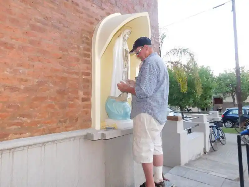 Vecino solidario restauró la imagen profanada en Vera