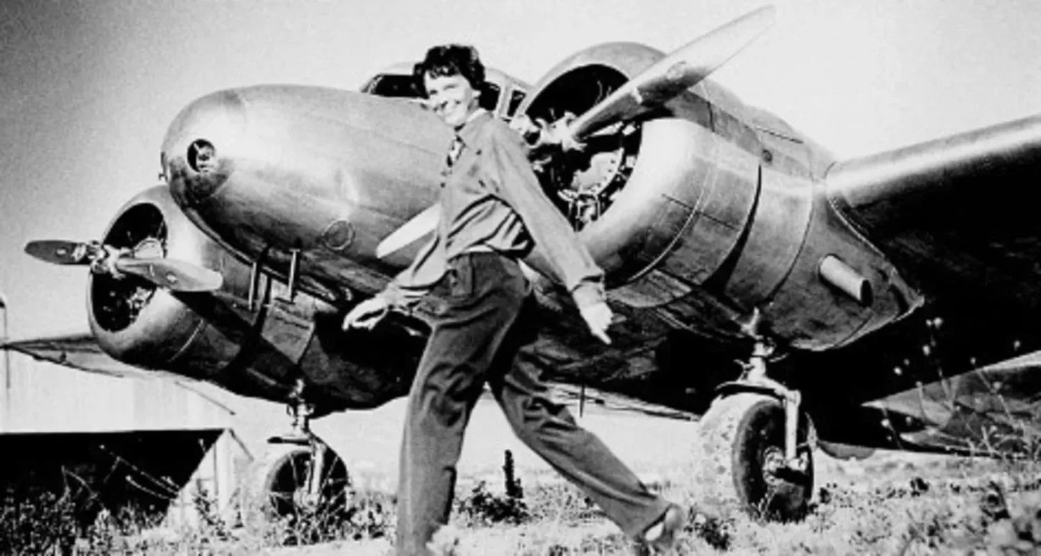 Amelia Earhart, la primera mujer aviadora que cruzó el Atlántico.