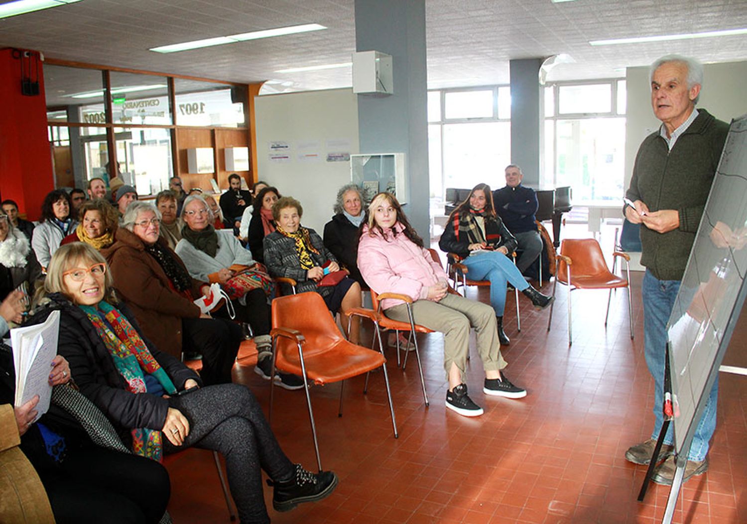 Mucho público en el taller de poda urbana